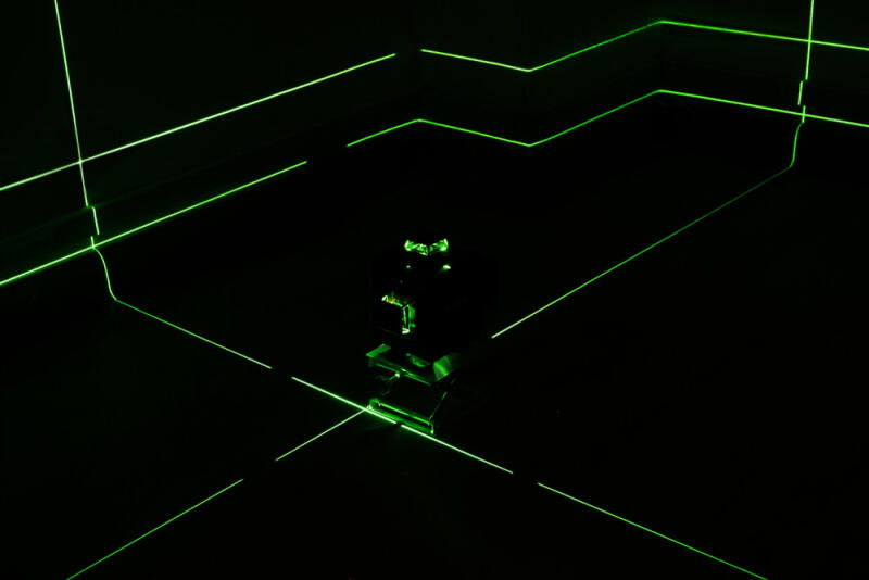 POZIOMICA LASEROWA 360 SAMOPOZIOMUJĄCA KRZYŻOWA 4D Z PLATFORMĄ LASER ZIELON