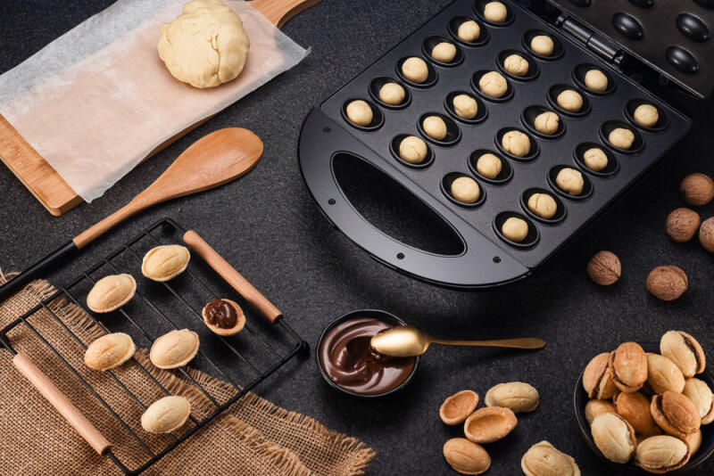 OPIEKACZ DO ORZESZKÓW 1600W ELEKTRYCZNY FORMA DO ORZESZKÓW CIASTEK 24 SZT