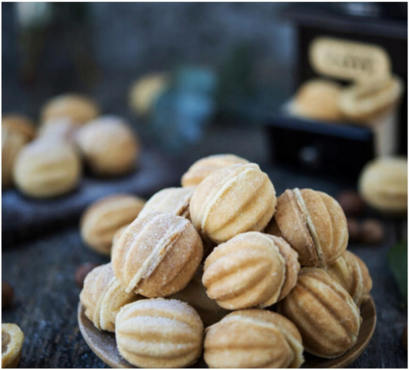 OPIEKACZ DO ORZESZKÓW 1600W ELEKTRYCZNY FORMA DO ORZESZKÓW CIASTEK 24 SZT