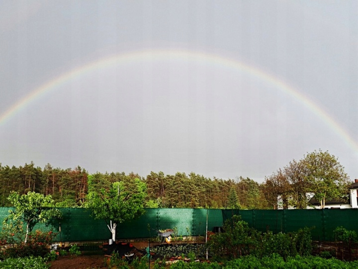 SIATKA CIENIUJĄCA NA OGRODZENIE PŁOT BALKON MASKUJĄCA 1,2x25m 90% UV MOCNA
